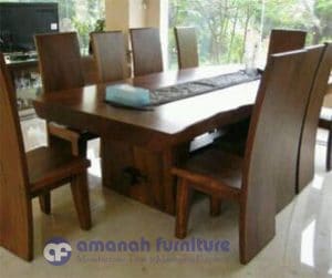 Meja Makan Trembesi Kayu Utuh Solid