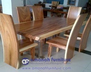 Meja Makan Trembesi Kayu Utuh