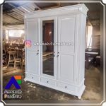 Lemari Pakaian Minimalis Klasik Mewah 3 Pintu Kaca Cermin